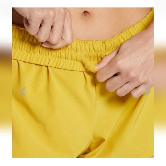 DSG Mid Rise Stride Run Shorts Yellow Size Women's Small NWT - Picture 4 of 6